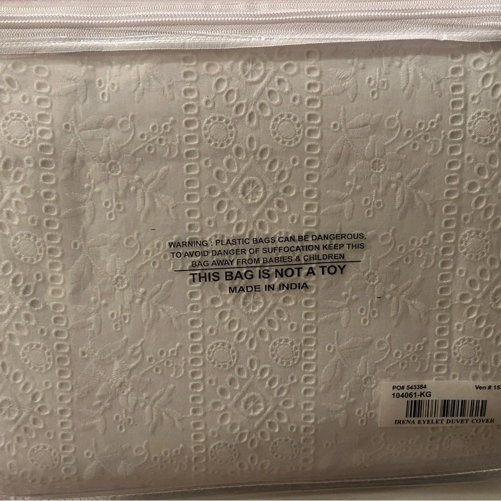 NWT Sundance Irena White king size all-over eyelet duvet